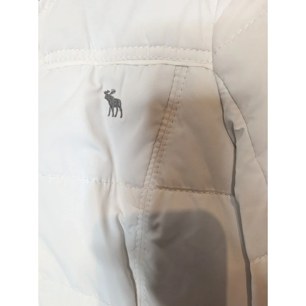 Vintage Y2K Abercrombie & Fitch White Preppy Short Puffer Jacket Medium Ski Coat